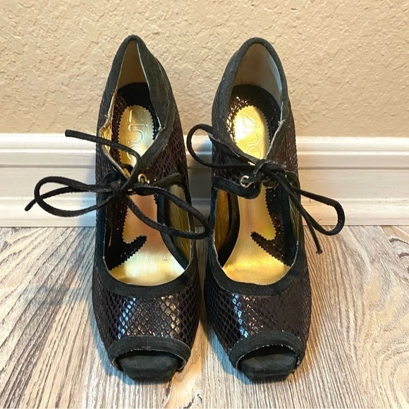 ZINC Security Black Leather and Suede Snakeskin Peep-toe Heels - Picture 2 of 8